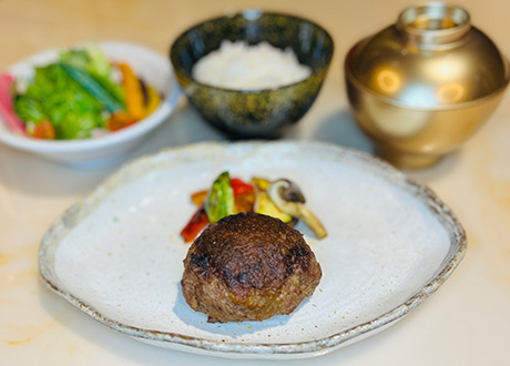 汉堡牛排午餐